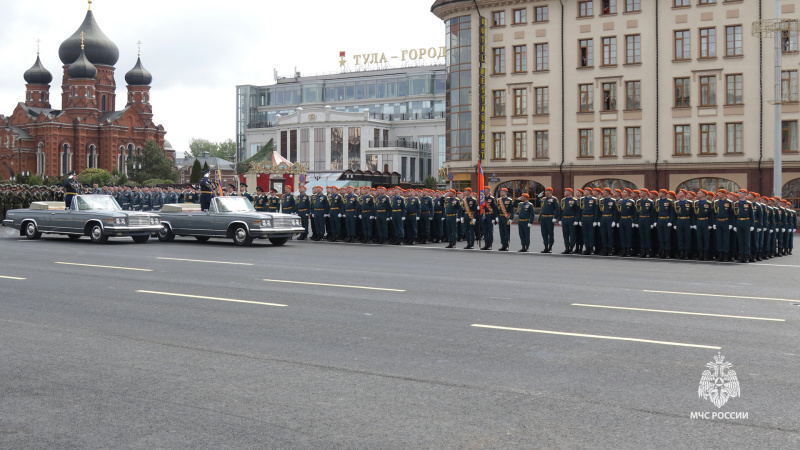 Спасатели приняли участие в Параде Победы