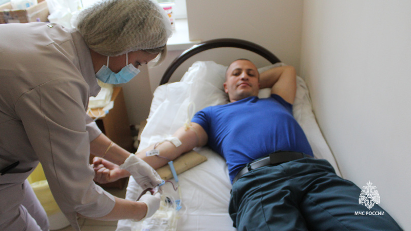 Спасатели центра стали донорами крови в рамках акции «35 добрых дел» Спасатели центра стали донорами крови в рамках акции «35 добрых дел»