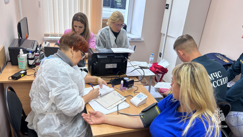 Спасатели центра стали донорами крови в рамках акции «35 добрых дел» Спасатели центра стали донорами крови в рамках акции «35 добрых дел»