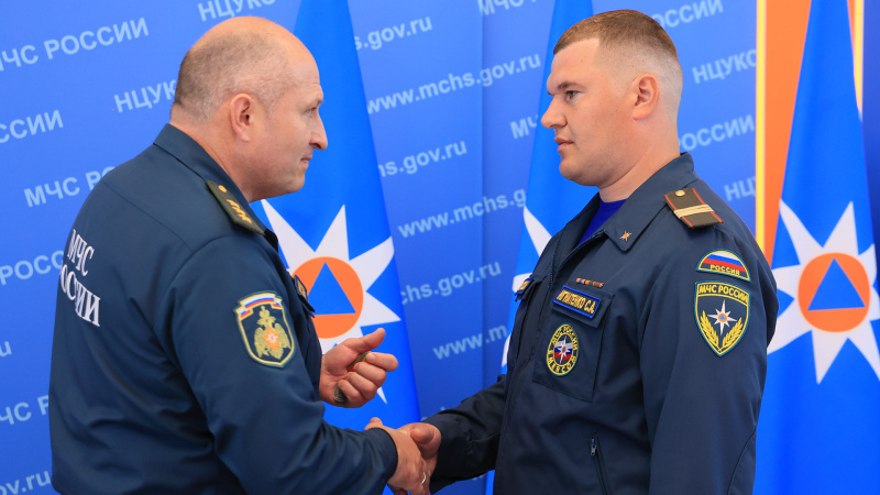 Александр Куренков вручил государственные награды личному составу ведомства