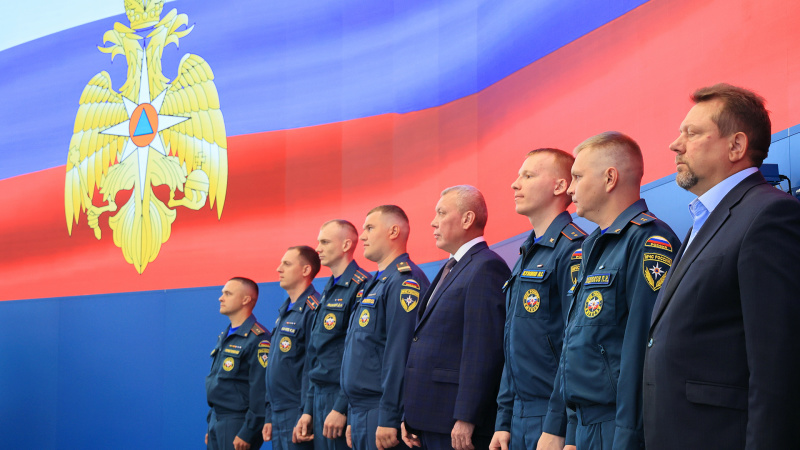 Александр Куренков вручил государственные награды личному составу ведомства