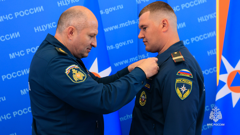 Александр Куренков вручил государственные награды личному составу ведомства