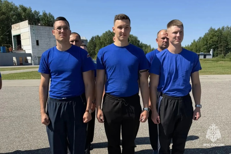 Военнослужащие Тульского спасательного центра продемонстрировали мощь и силу в соревнованиях по спасательному спорту МЧС России