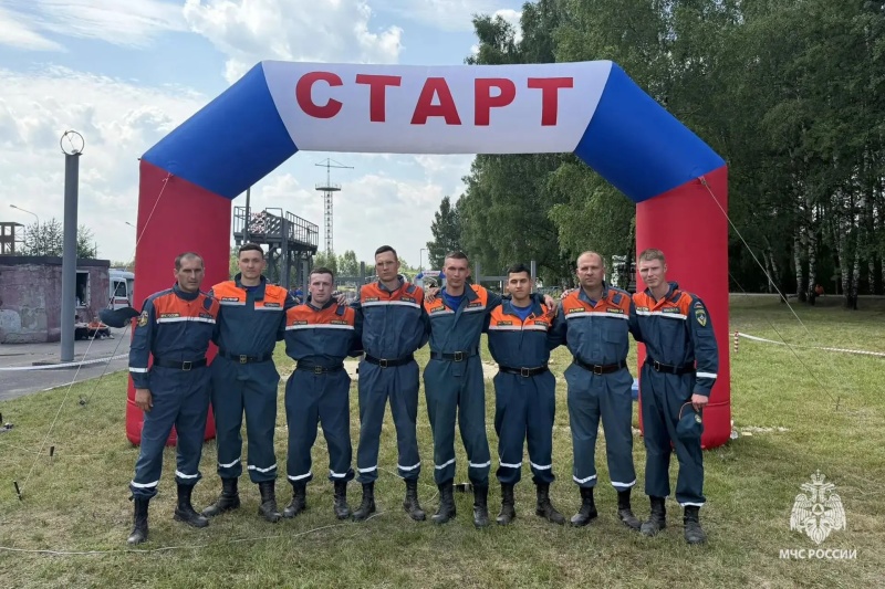 Военнослужащие Тульского спасательного центра продемонстрировали мощь и силу в соревнованиях по спасательному спорту МЧС России