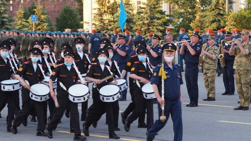 Репетиция Парада Победы на площади Ленина