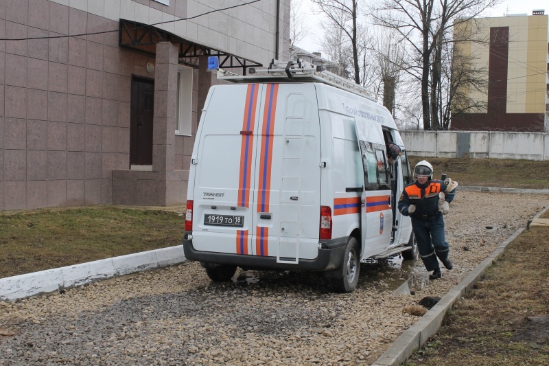 тренировка аварийно-спасательного расчета для участия в соревнованиях по ликвидации ДТП