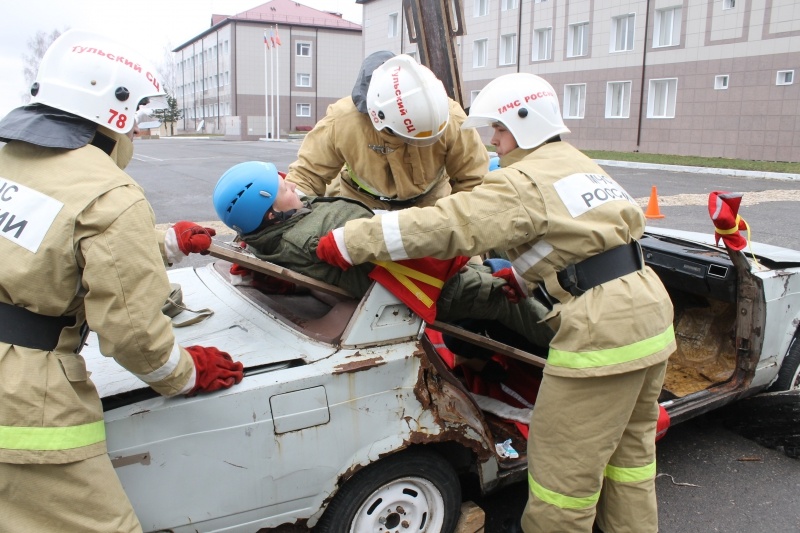 тренировка аварийно-спасательного расчета для участия в соревнованиях по ликвидации ДТП