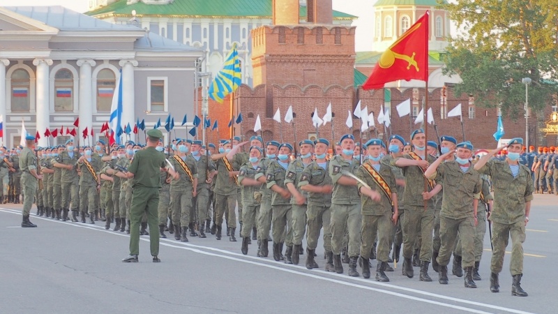 Репетиция Парада Победы на площади Ленина