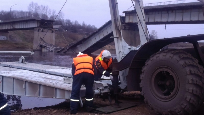 Реагирование на обрушение автомобильного моста в Архангельской области